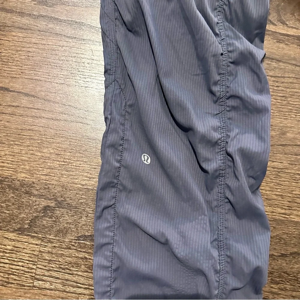 Lululemon Quick Step Pant Size 6 - Coal Gray -  Dance Studio - Picture 4 of 4